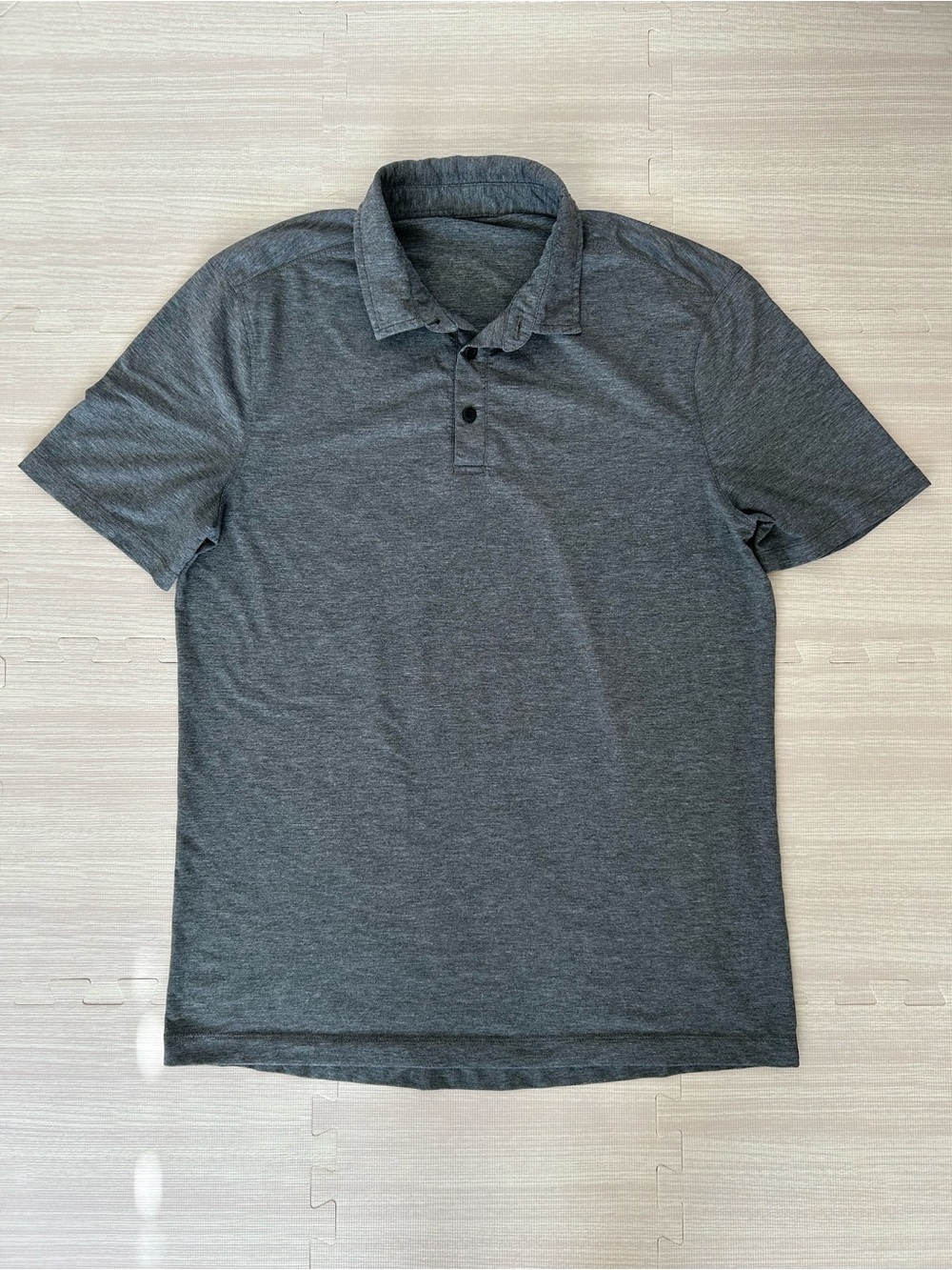 Lululemon Men's Evolution Short Sleeve Polo Shirt Charcoal Grey. Medium